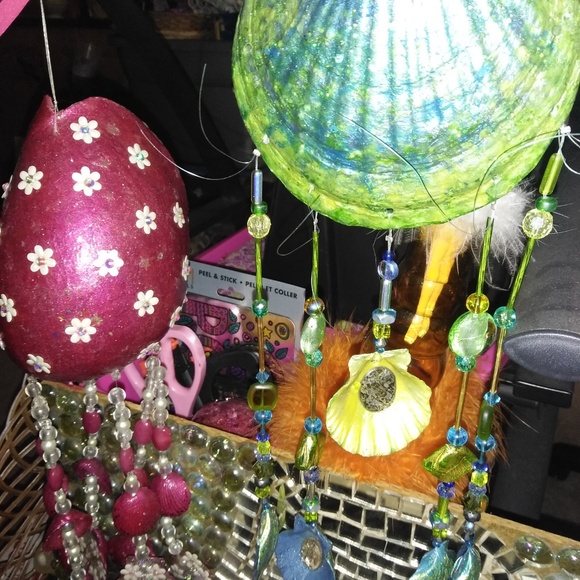 Hand painted shells, beads & real abalone hanging. - Picture 5 of 8